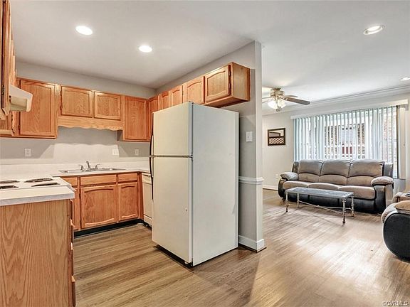 5th image of 3123 Newington Ct