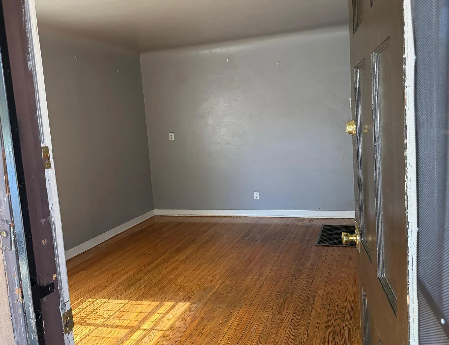 2 bed, 1.0 bath, 1421 sqft, $1,375 — Photo 3