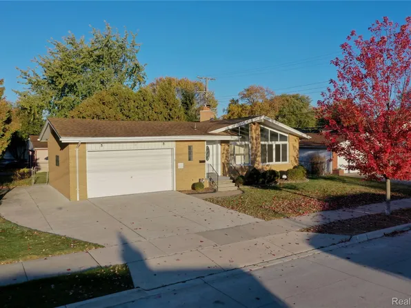 23005 Malvern St, Saint Clair Shores, MI 48080