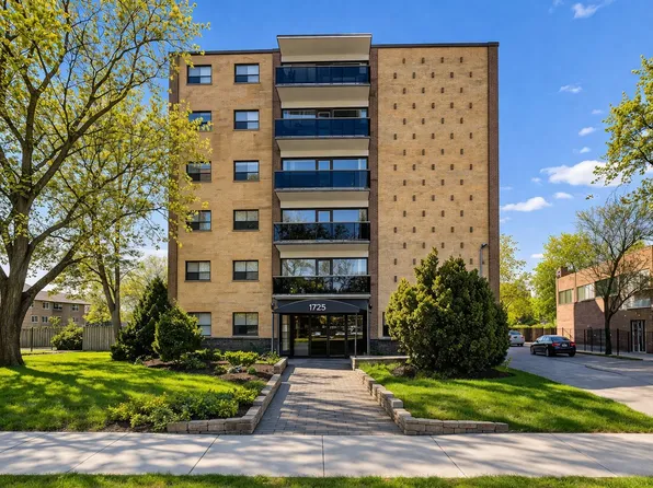 1725 Lawrence Ave E #605, Toronto, ON M1R 2X7
