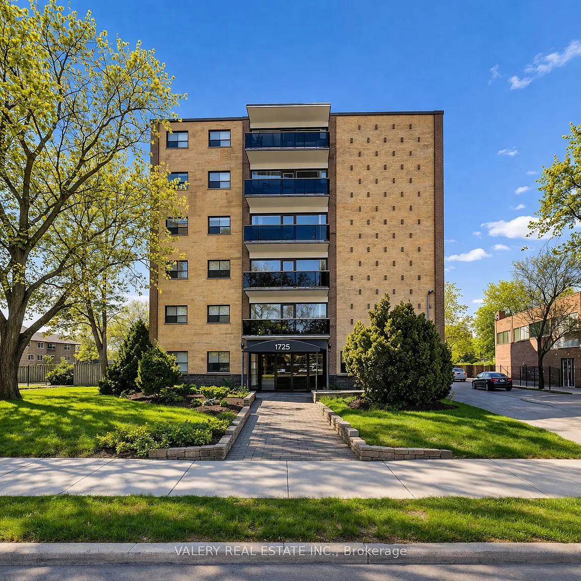 1725 Lawrence Ave E #605 photo 1