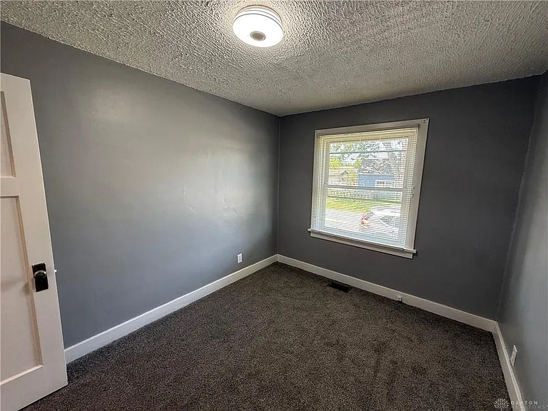 2406 Glenarm Ave — Photo 15
