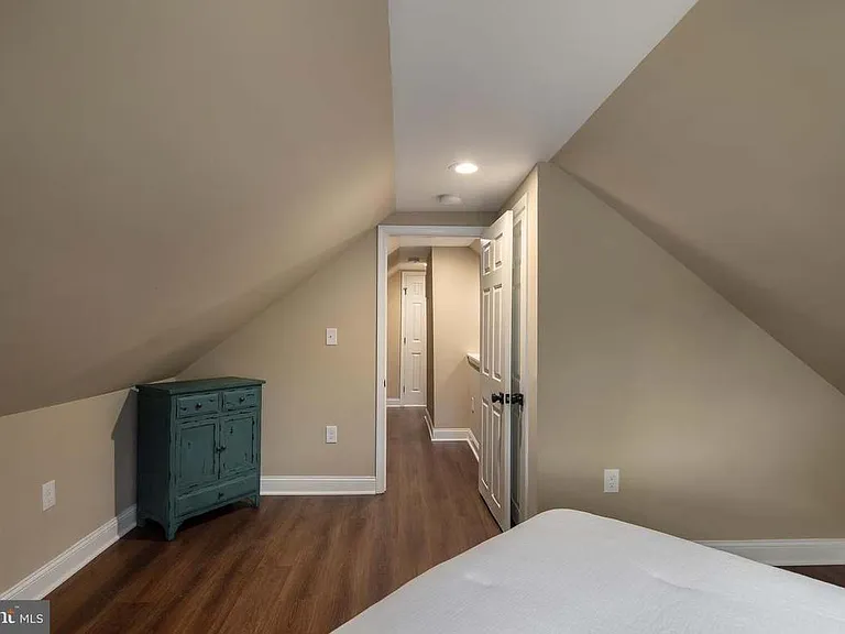 6684 Barrett Rd — Photo 22