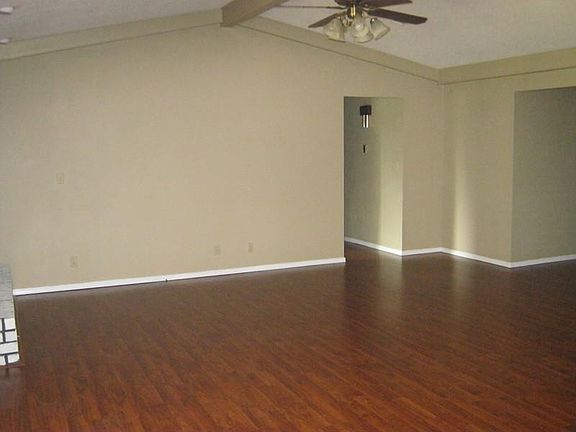 3rd image of 10 Wildwood Ln