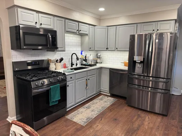 221 N Main St, London, OH 43140