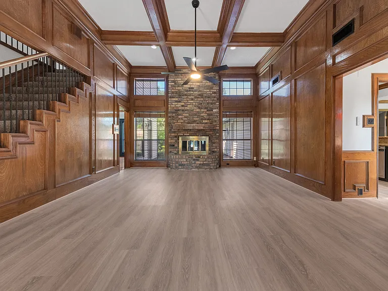 543 Indian Creek Dr — Photo 2