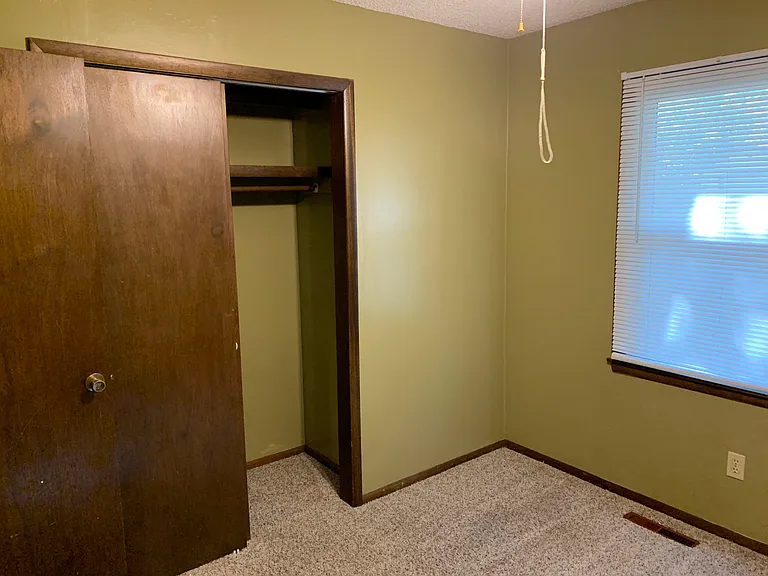 223 S Meadowview Ave — Photo 13
