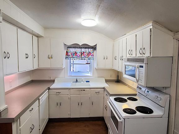 4th image of 408 E 3rd St