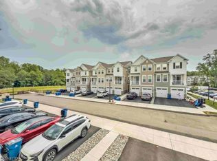 204 Honeysuckle Ln, Warren Twp., NJ 07059