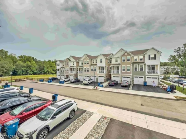 204 Honeysuckle Ln, Warren Twp., NJ 07059