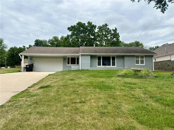 2011 S Lees Summit Rd, Independence, MO 64050