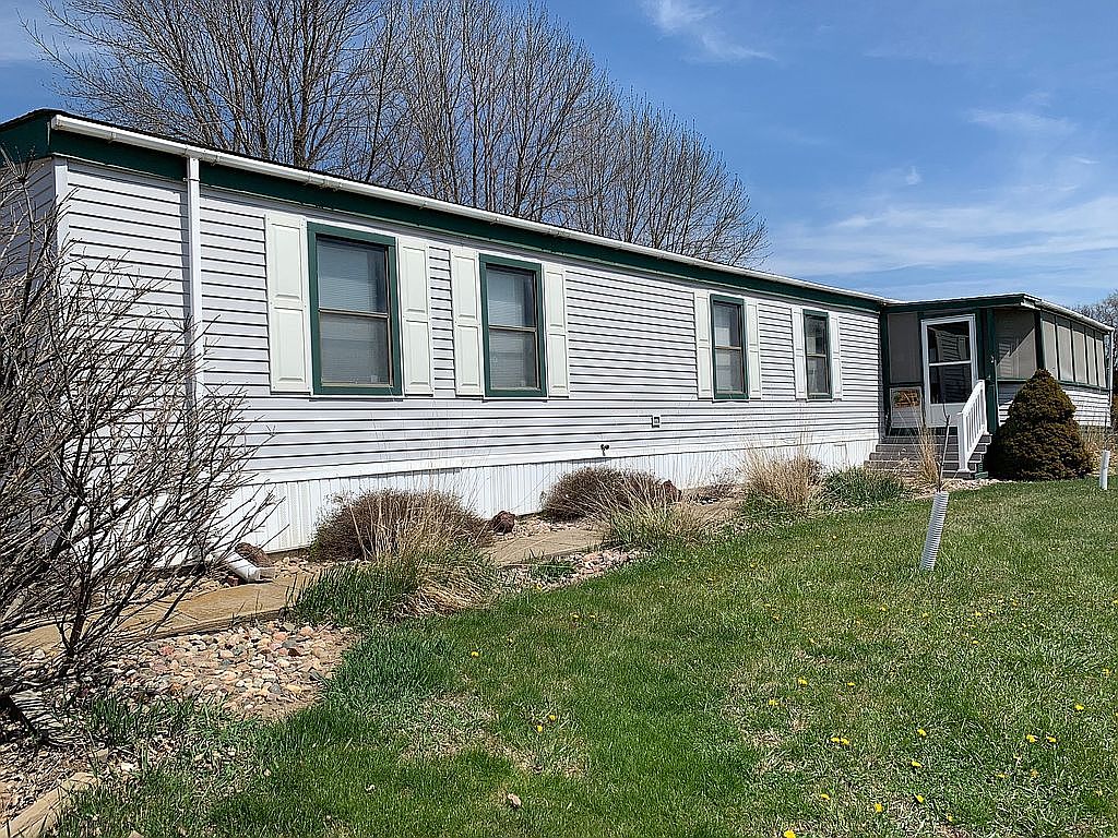 130 Lake St, Yankton, SD 57078 Zillow