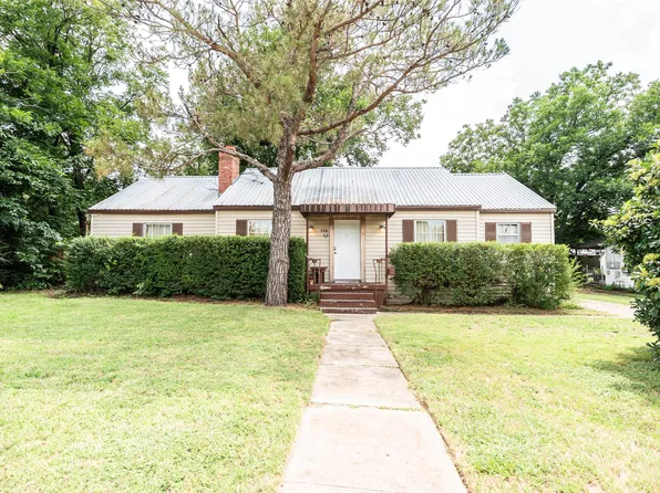 706 E Highway 82, Nocona, TX 76255
