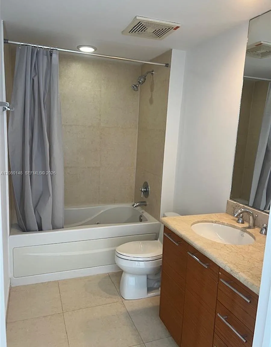 50 Biscayne Condo — Photo 3