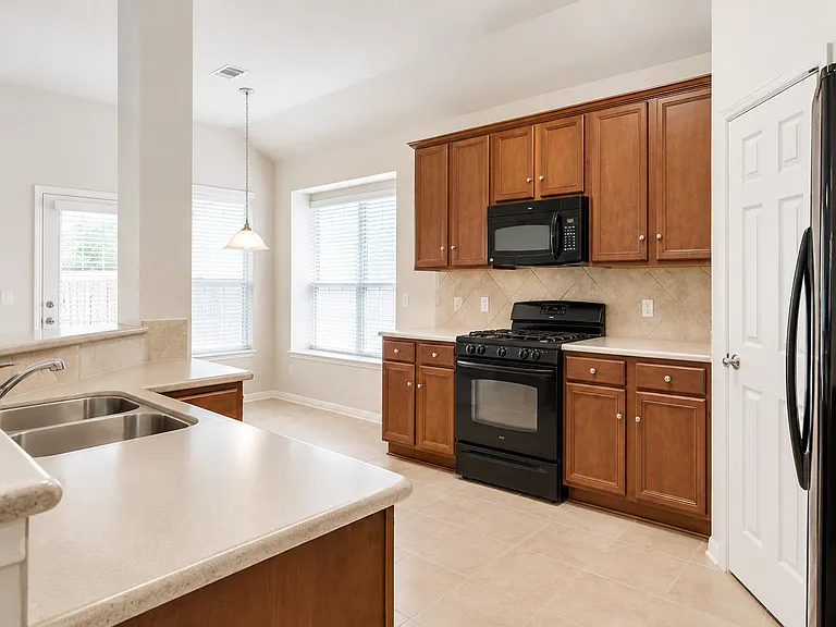 15832 Coyote Hill Dr — Photo 10