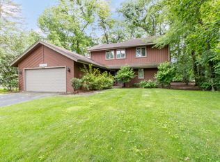 77 Saint Andrews Trl, Fontana, WI 53125