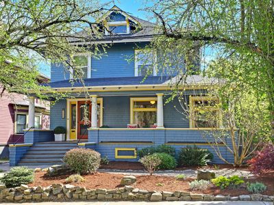 2406 NE Halsey St, Portland, OR, 97232