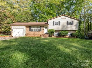 7024 Rockledge Dr, Charlotte, NC 28210