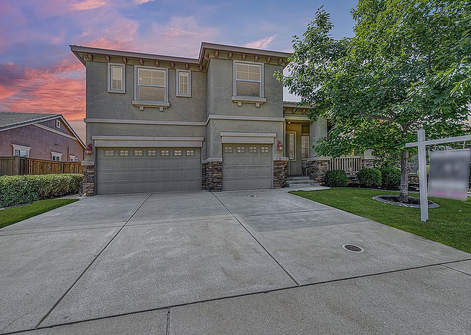 1st image of 588 Hildebrand Cir