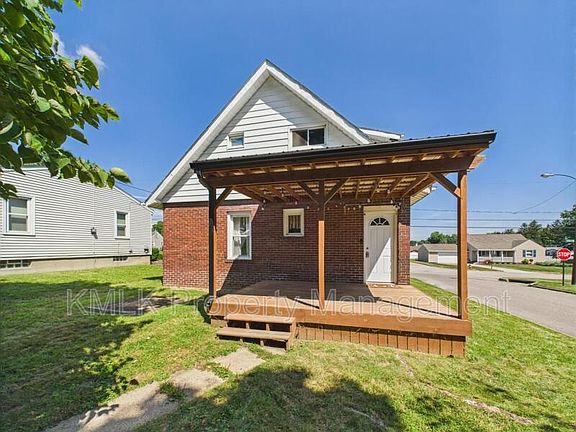 5th image of 446 Brandon Ave