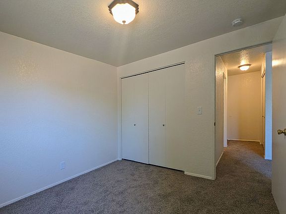 5th image of 809-875 Plymouth Dr NE #A