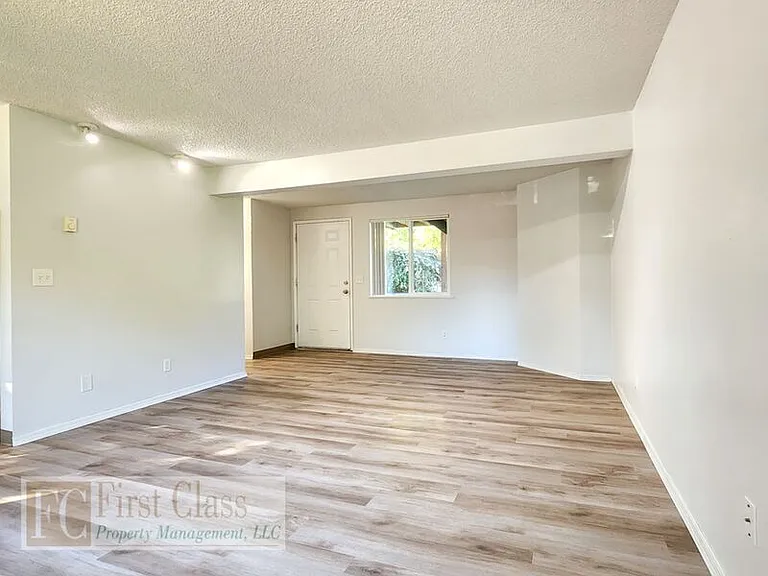 10068 SW Garrett St — Photo 4