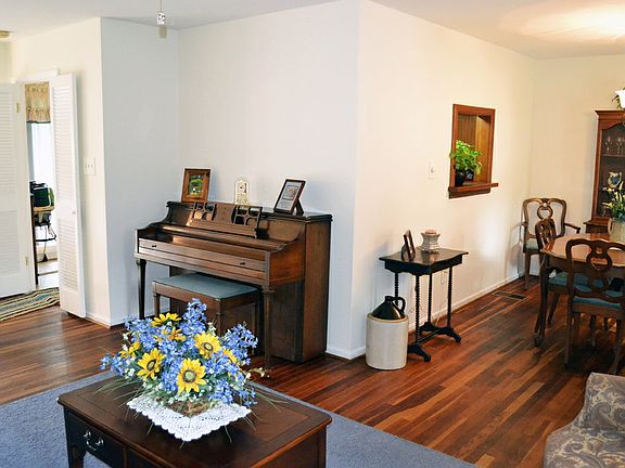 2nd image of 2428 Villanova Dr