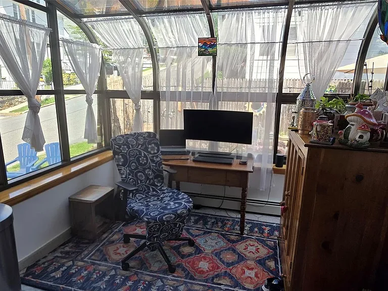 24 Anderson Ave — Photo 5