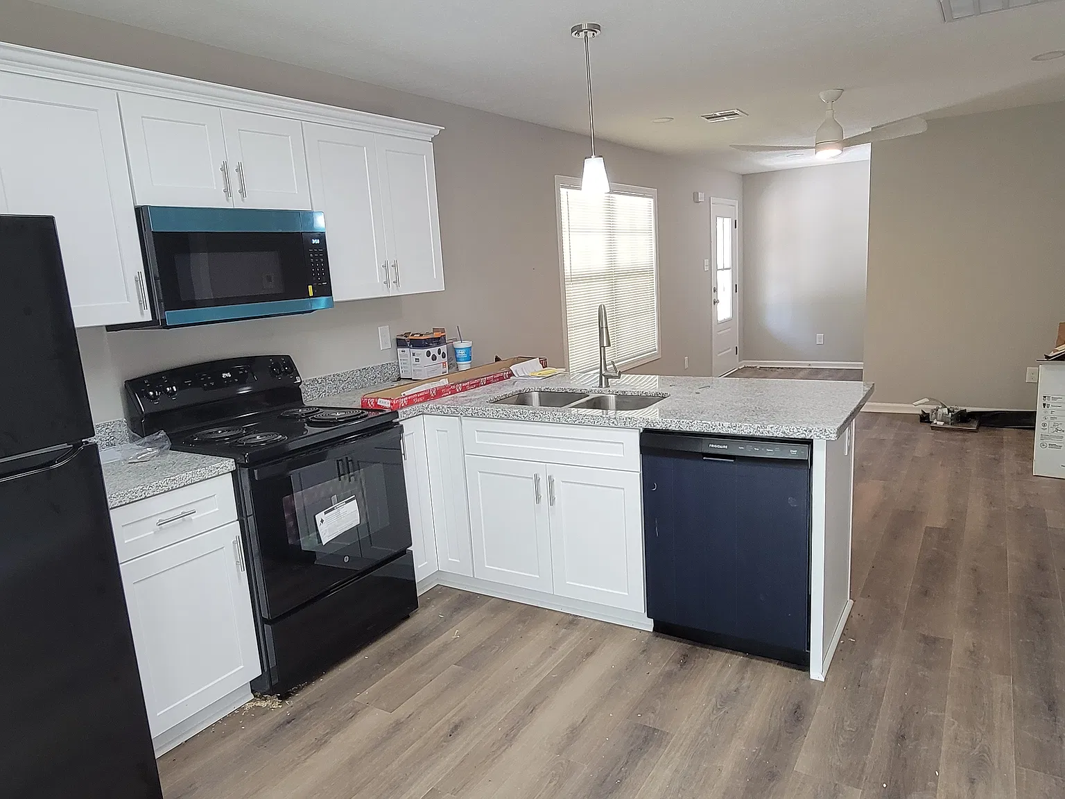 3 bed, 1008 sqft, $1,251 — Photo 4