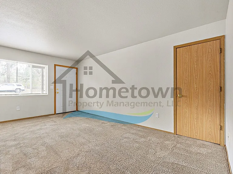 703 N Compton St — Photo 16