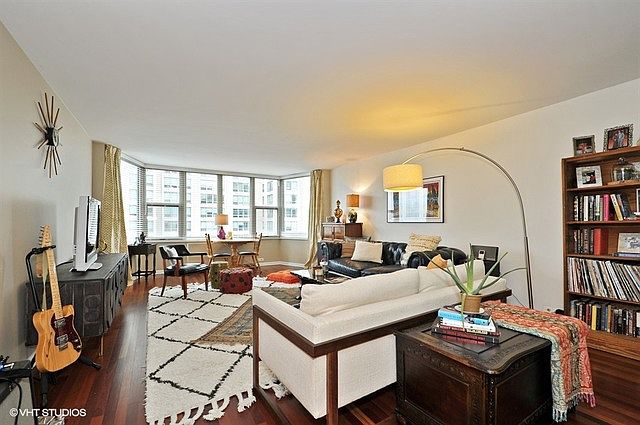 1st image of 525 W Hawthorne Pl APT 1506