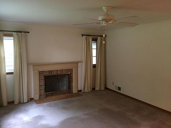 2nd image of 1123 Lake Michigan Dr NW