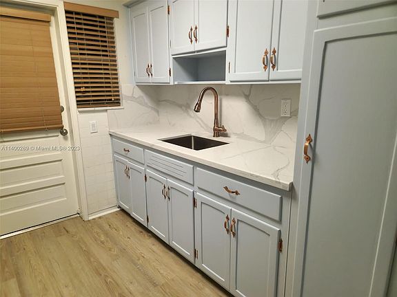 3rd image of 800 W 42nd St APT 1A