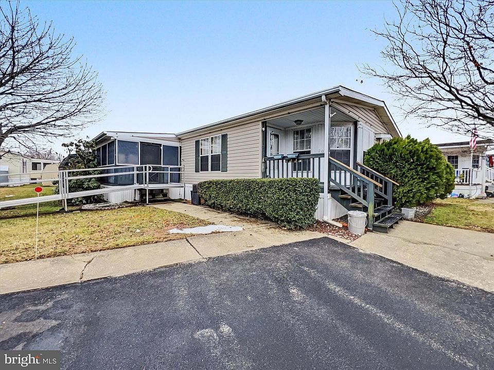 1st image of 20 Lee Dr #641