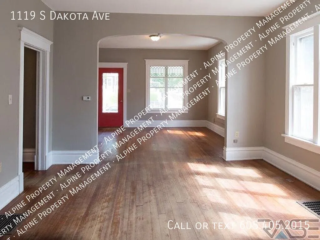 Short Term Rental - 3 Bedroom Home with Lots of Charm close to downtown Sioux Falls! — Photo 4