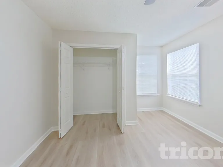 1105 Glendevon Cir — Photo 9