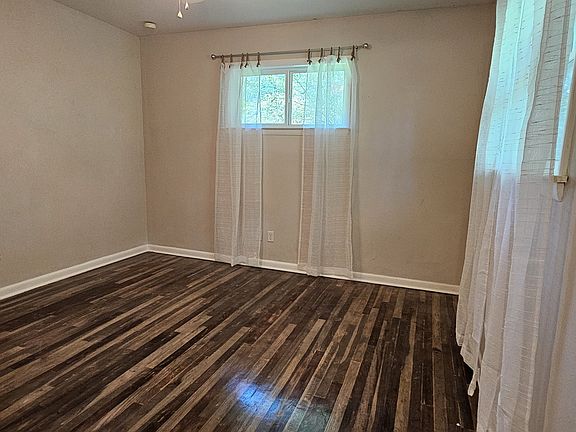 5th image of 3703 Mary Anna Dr