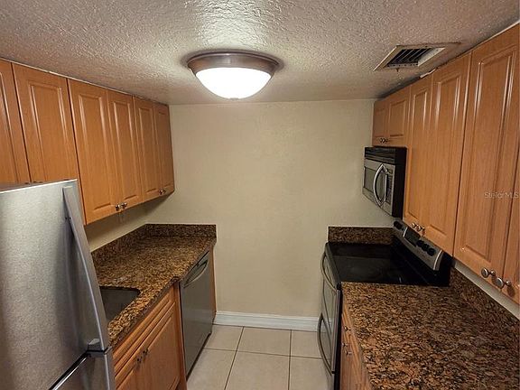 3rd image of 5221 BAYSHORE BOULEVARD #29