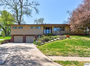 7815 Manderson Cir, Omaha, NE 68134
