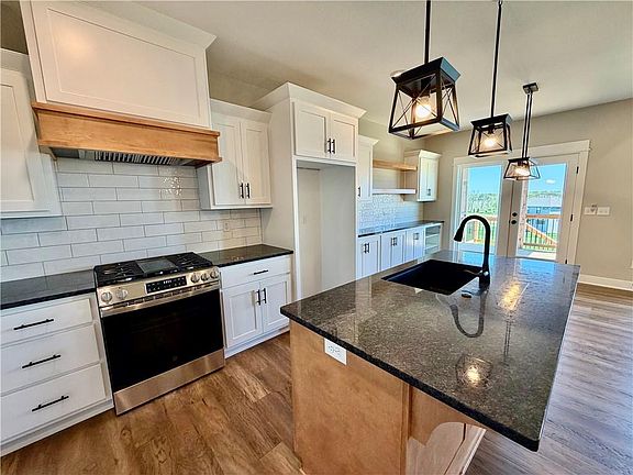5th image of 1925 Longview Dr