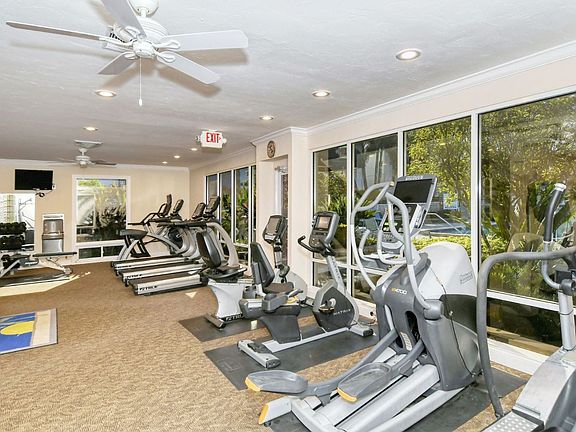 3rd image of 1055 W Peppertree Dr #2B-2Ba-1400Sqft