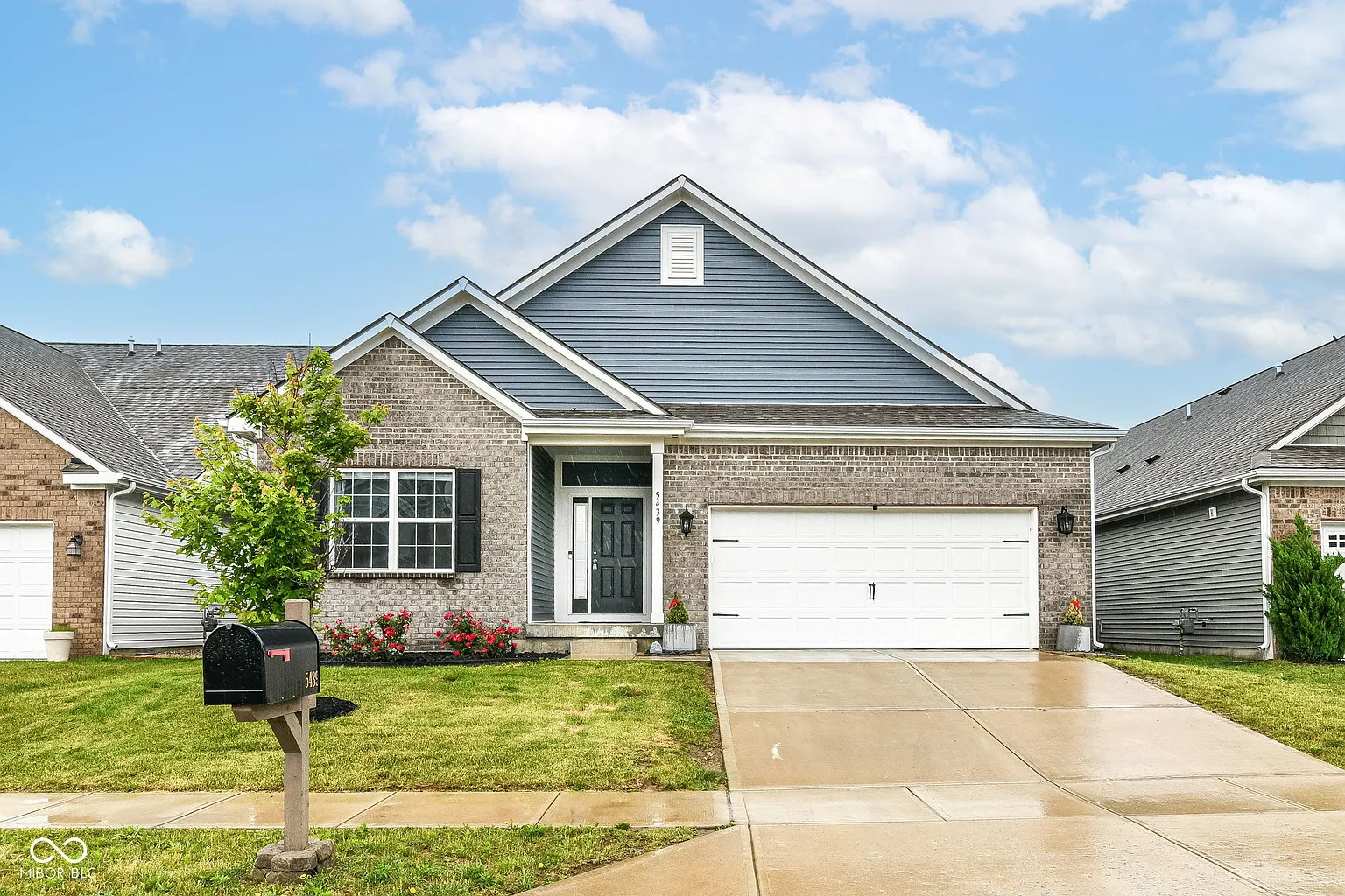 5439 Maywood Dr photo 1