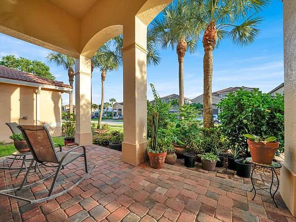 4th image of 2230 SW Newport Isles Boulevard