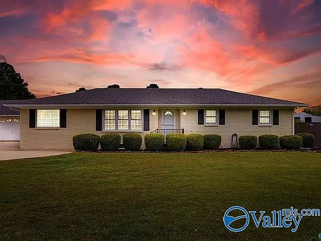 3 bed, 2.0 bath, 1568 sqft, $1,800 — Photo 4