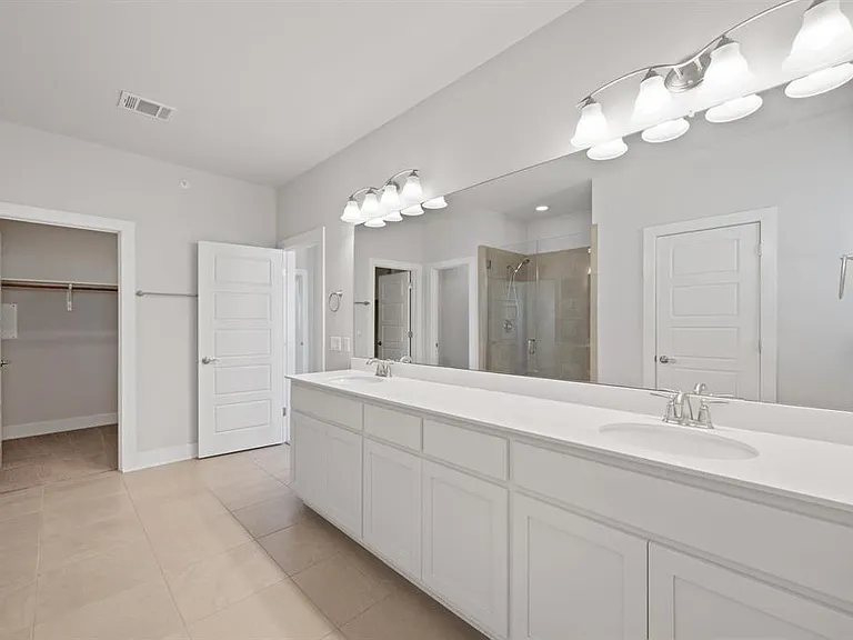 13800 Lyndhurst St #326 — Photo 20