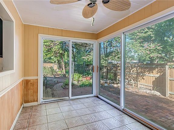 5th image of 1043 Josephine St
