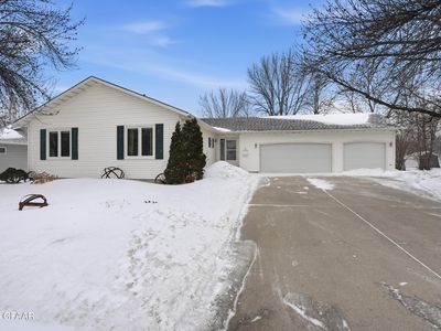 3390 Primrose Ct, Grand Forks, ND, 58201