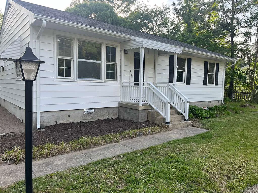 Building Photo - 15704 Meridian Ave