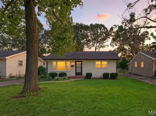 340 Hillcrest Blvd, Ballwin, MO 63021