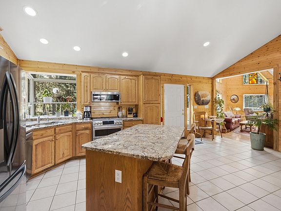 4th image of 16356 Park Dr